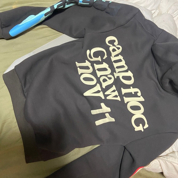 Lucky me I see ghosts sweater - Picture 2 of 2